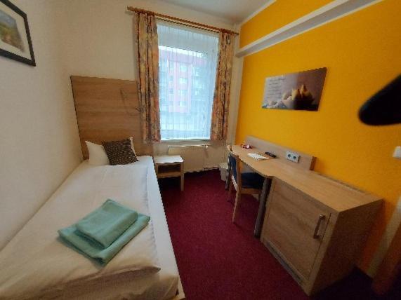 Landguthotel Hotel-Pension Sperlingshof Dallgow-Doeberitz Exteriör bild